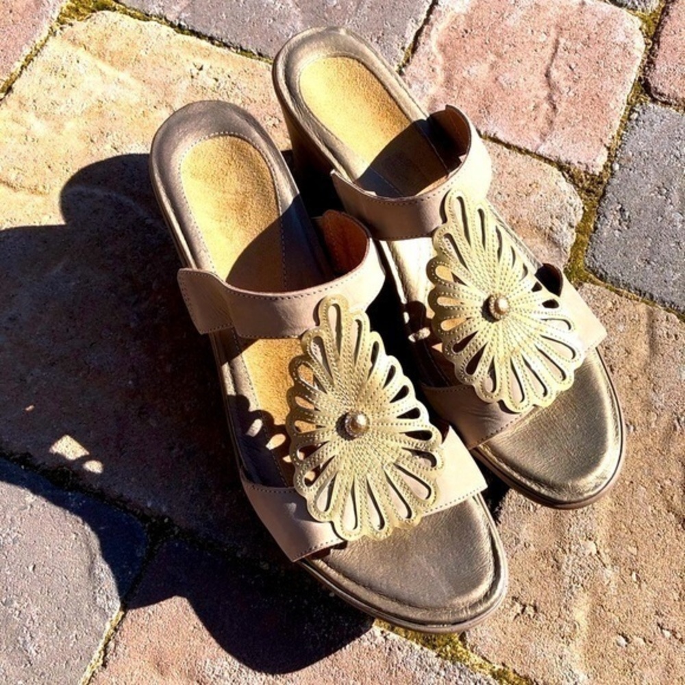 Naot Wedge Neutral 2 Tone Tan Gold Slip On Leather Sandals Mint EU 41